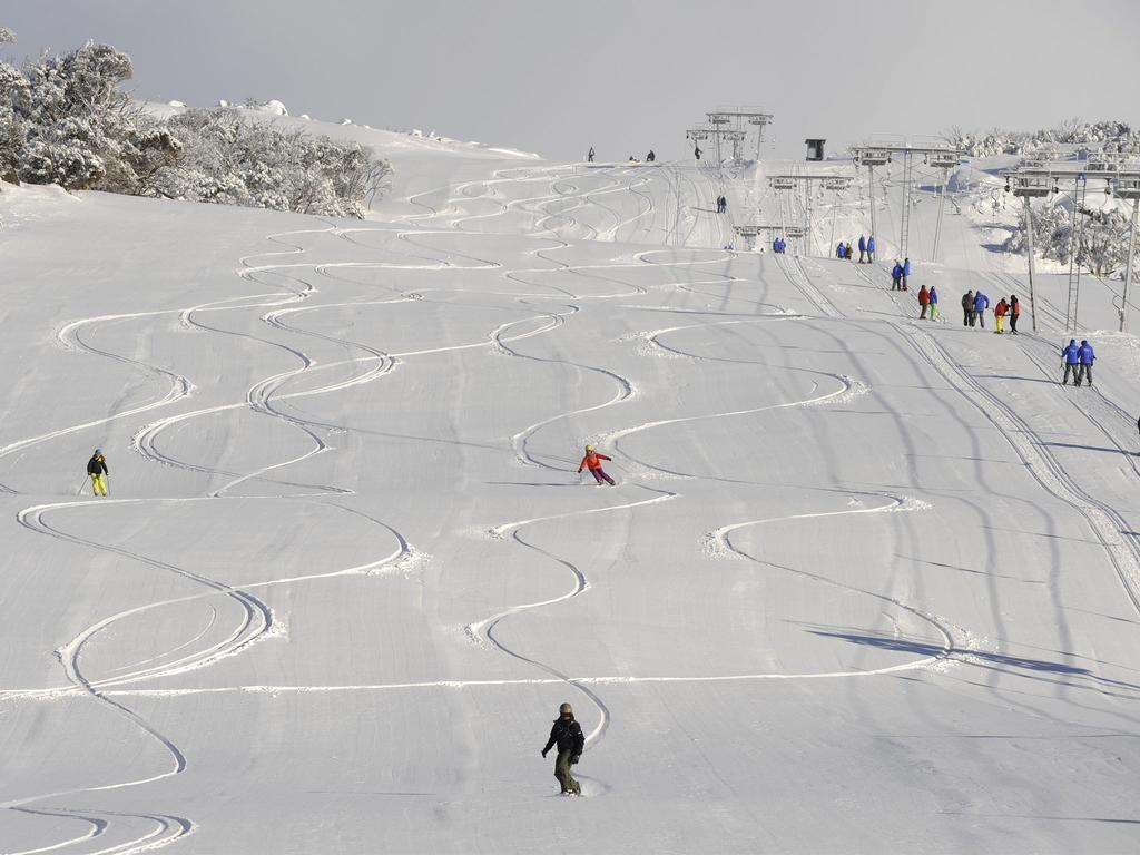 Perisher Manor Hotel ペリッシャー・バレー エクステリア 写真