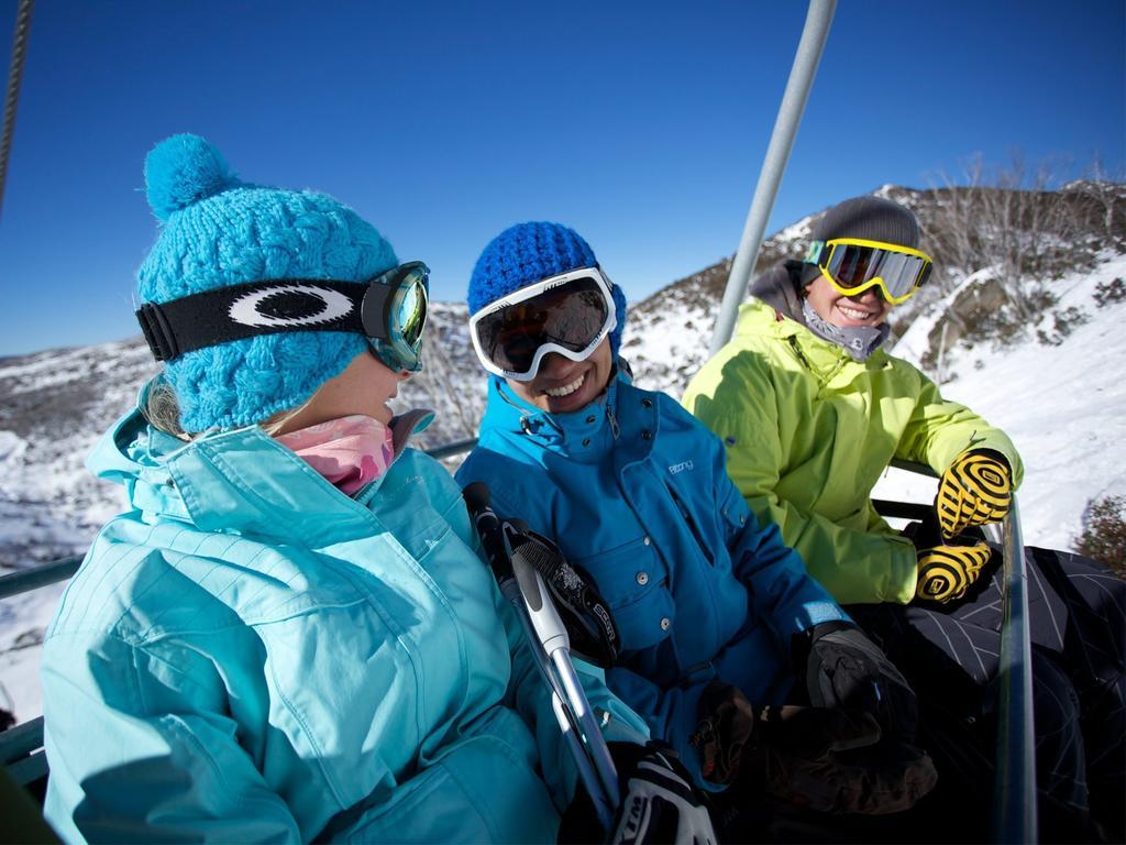 Perisher Manor Hotel ペリッシャー・バレー エクステリア 写真