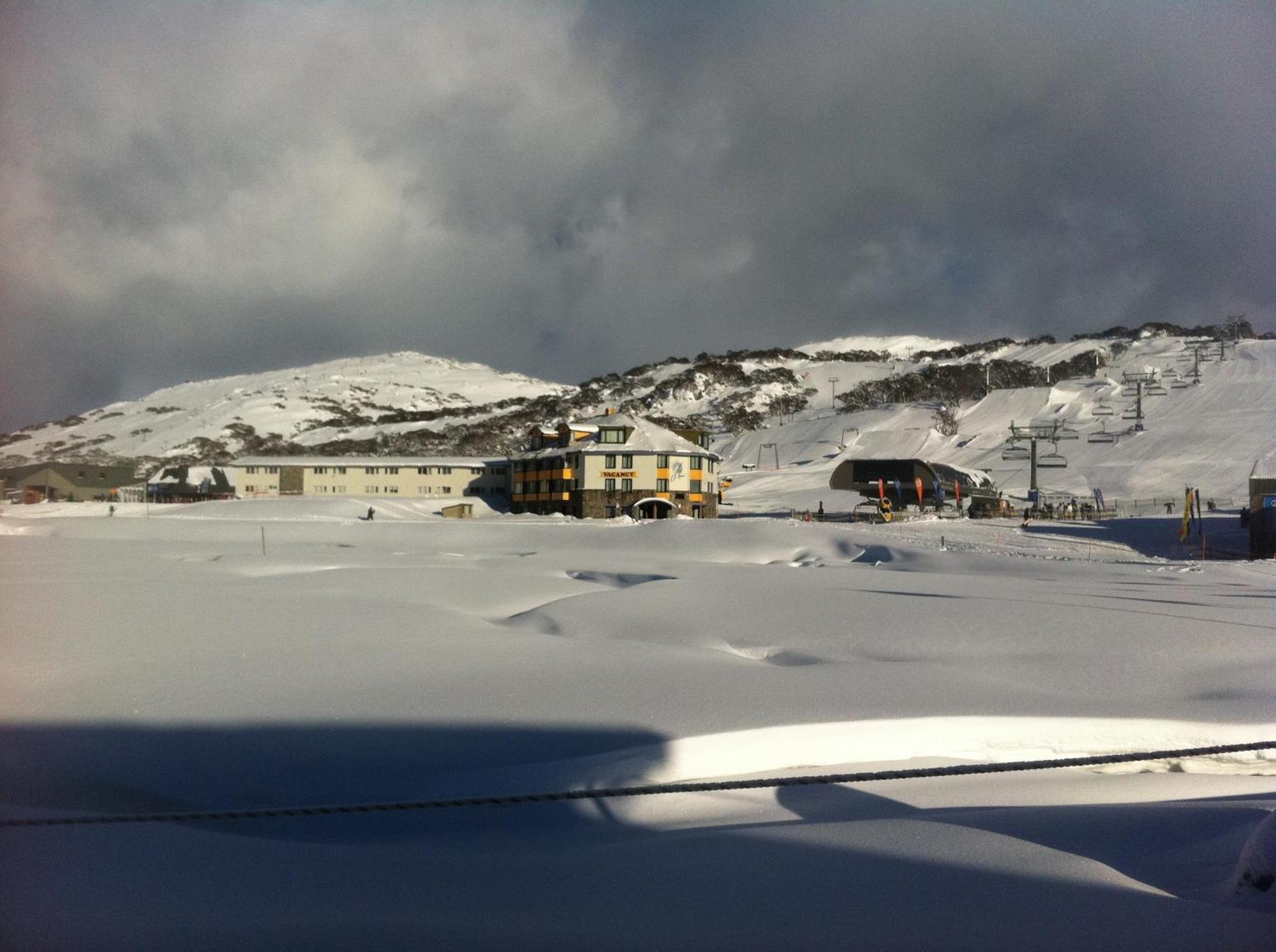 Perisher Manor Hotel ペリッシャー・バレー エクステリア 写真