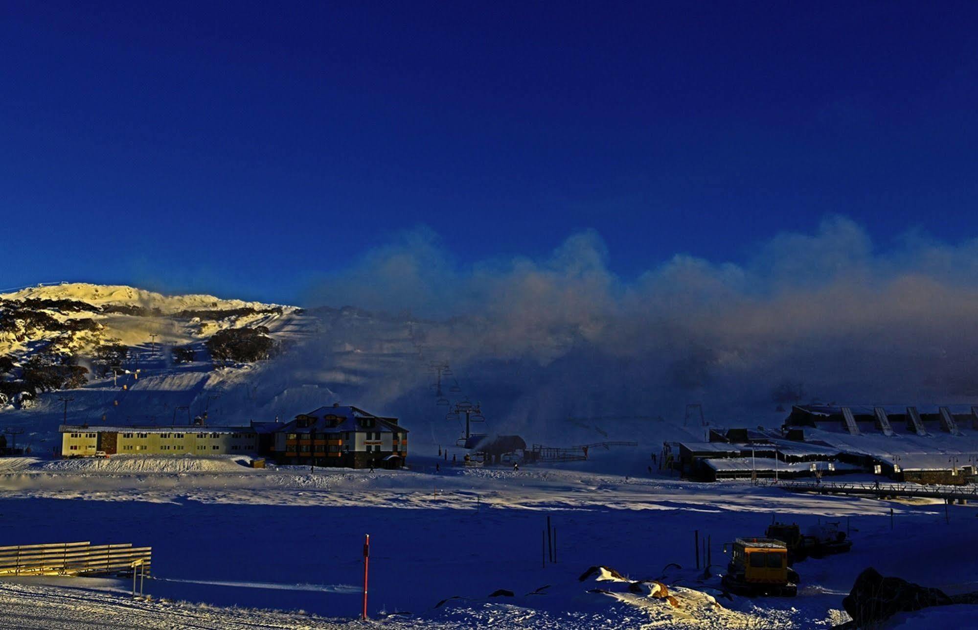 Perisher Manor Hotel ペリッシャー・バレー エクステリア 写真